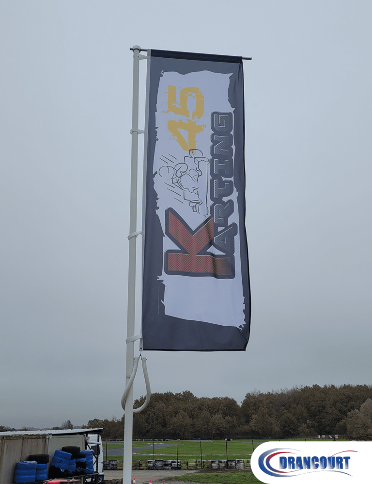 Drapeau sur mât personnalisé Karting 45