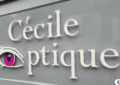 Lettres découpées sur PVC compact pour la façade de la boutique de Cécile Optique