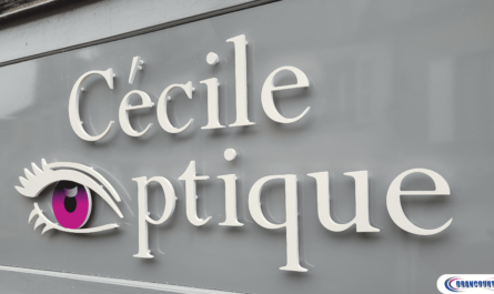 Lettres découpées sur PVC compact pour la façade de la boutique de Cécile Optique